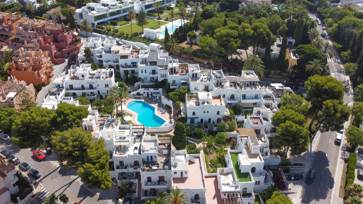 2 Bed, 2 Bath, ApartmentFor Sale, Nueva Andalucia, Malaga