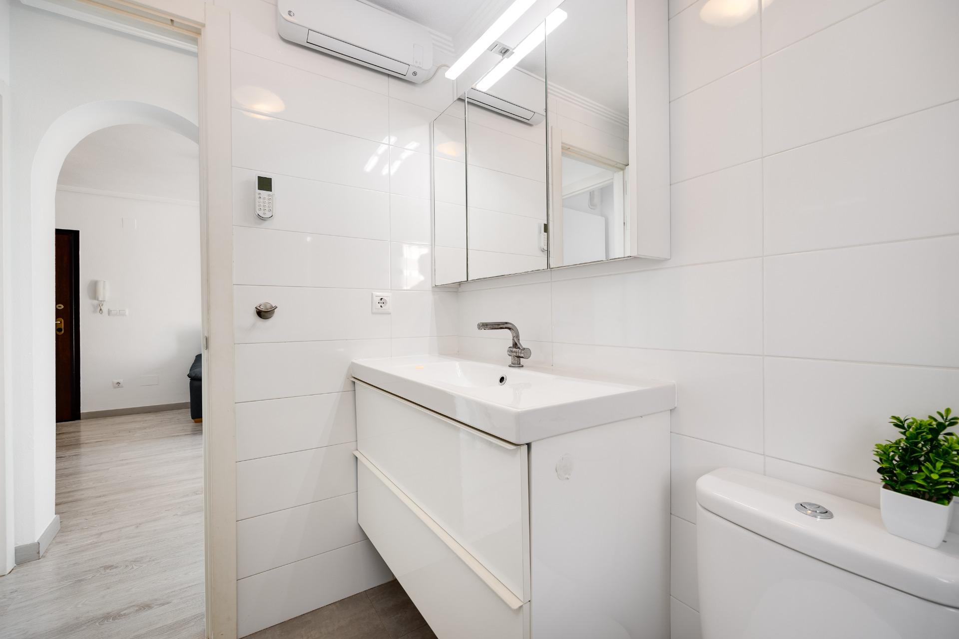 2 Bed, 1 Bath, HouseFor Sale, Torrevieja, Alicante