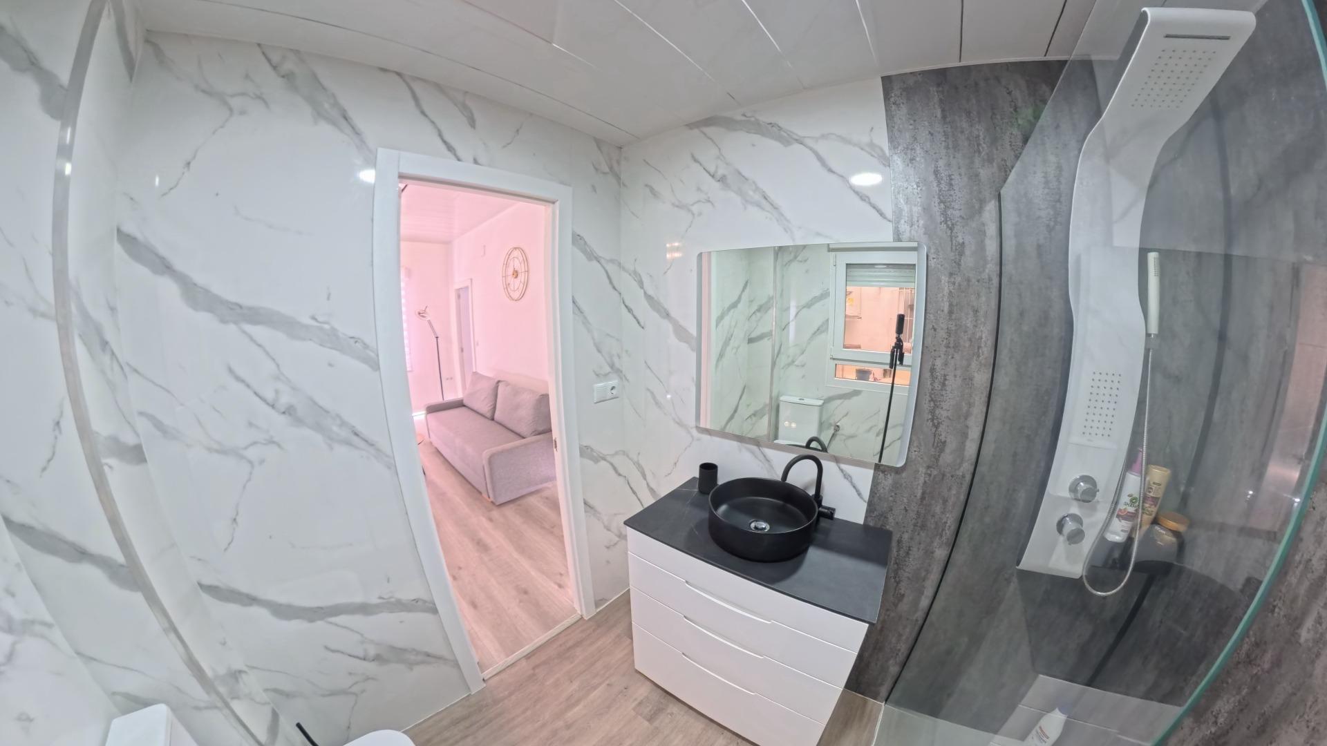 2 Bed, 1 Bath, ApartmentFor Sale, Torrevieja, Alicante