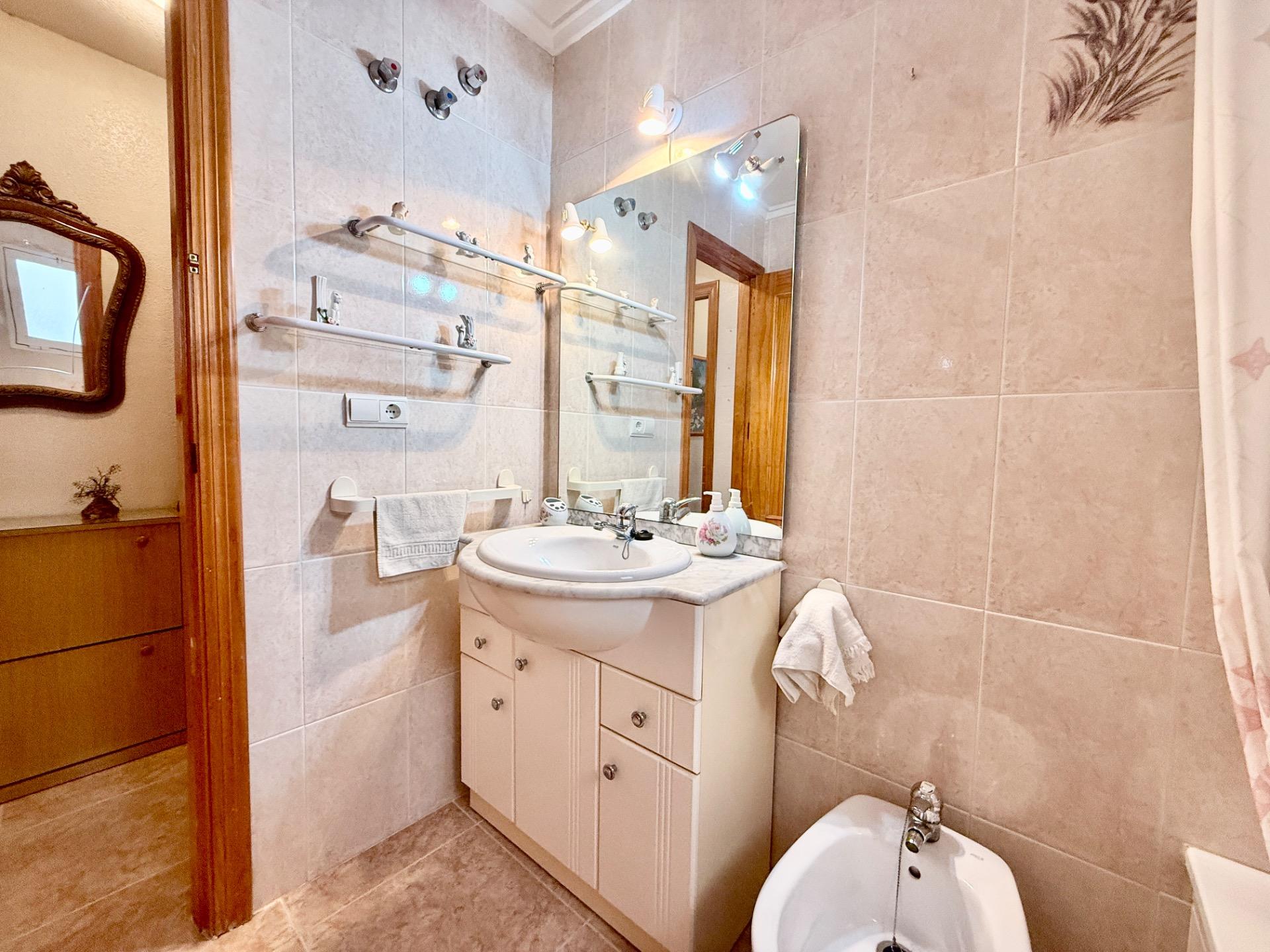 2 Bed, 1 Bath, ApartmentFor Sale, Torrevieja, Alicante