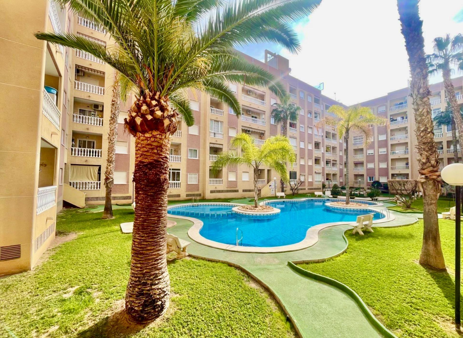 2 Bed, 1 Bath, ApartmentFor Sale, Torrevieja, Alicante