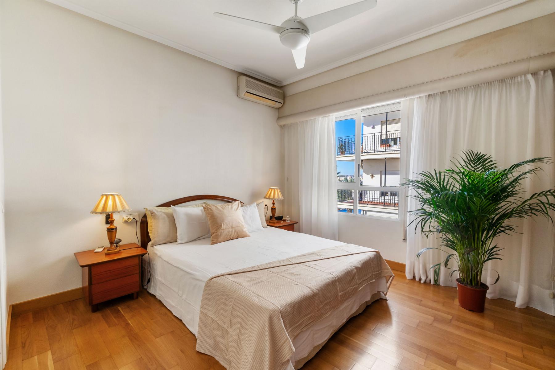 4 Bed, 2 Bath, ApartmentFor Sale, Torrevieja, Alicante