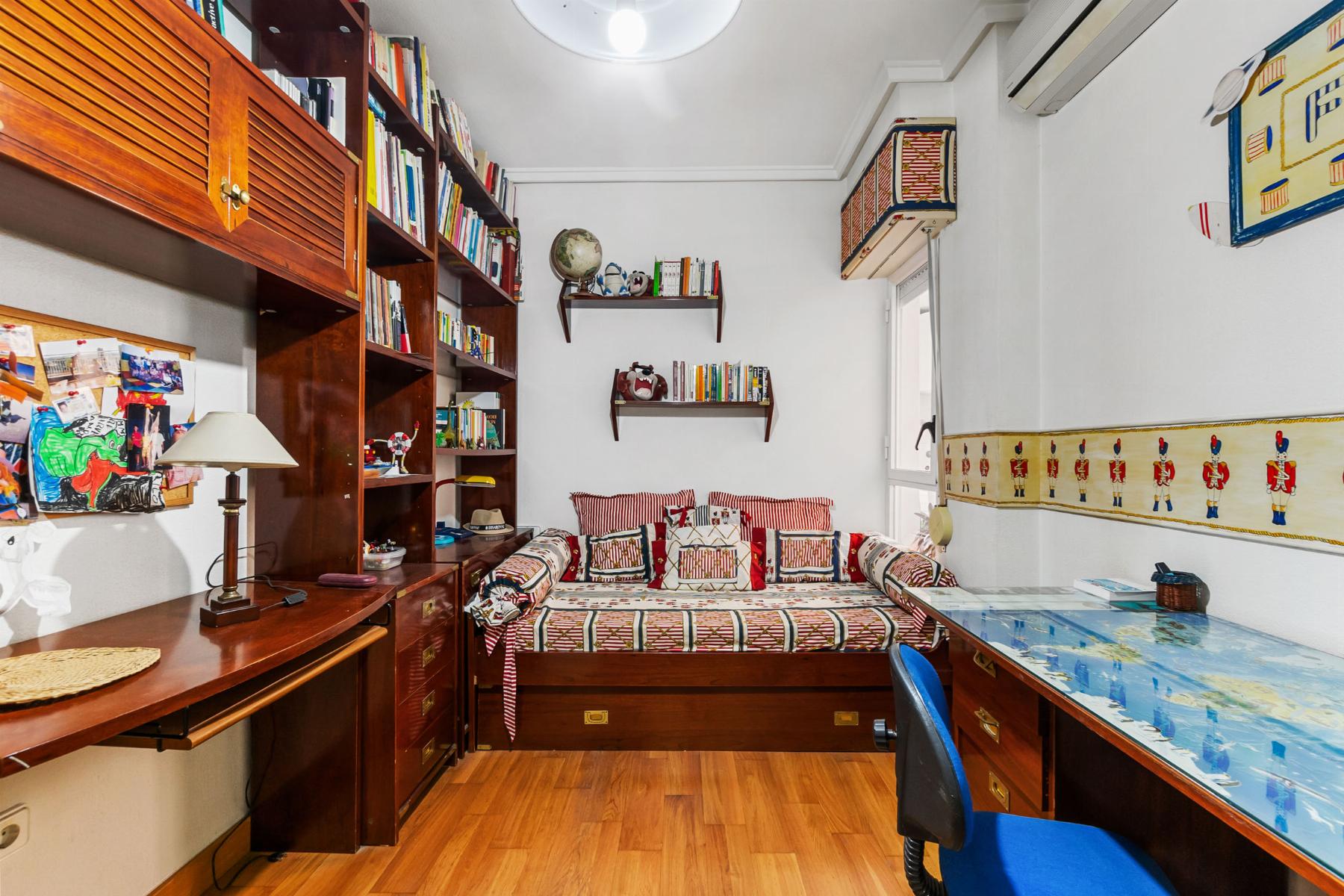 4 Bed, 2 Bath, ApartmentFor Sale, Torrevieja, Alicante