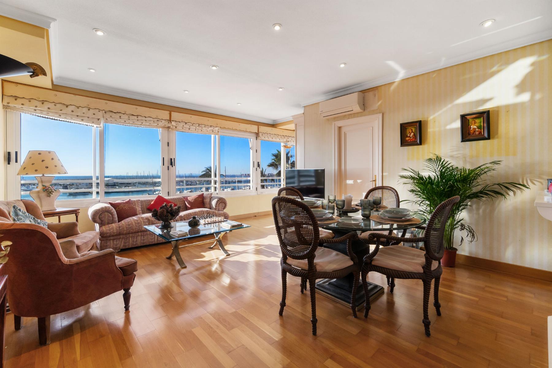 4 Bed, 2 Bath, ApartmentFor Sale, Torrevieja, Alicante