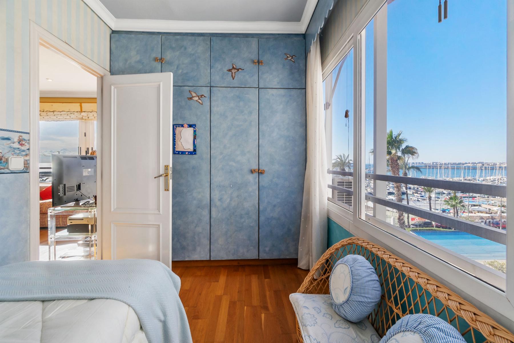 4 Bed, 2 Bath, ApartmentFor Sale, Torrevieja, Alicante