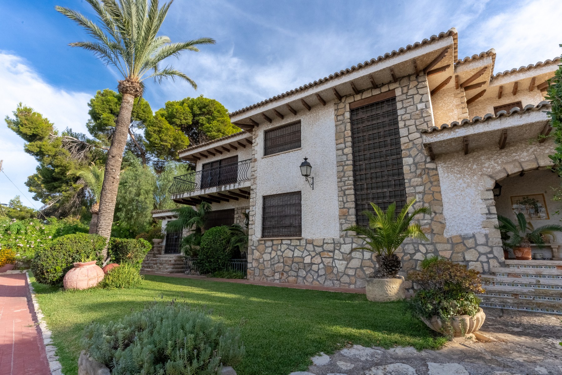 8 Bed, 4 Bath, HouseFor Sale, Alicante, Alicante