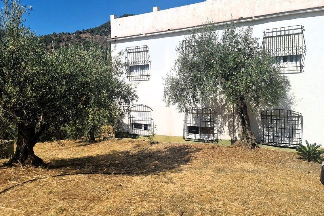 8 Bed, 3 Bath, HouseFor Sale, Tolox, Malaga