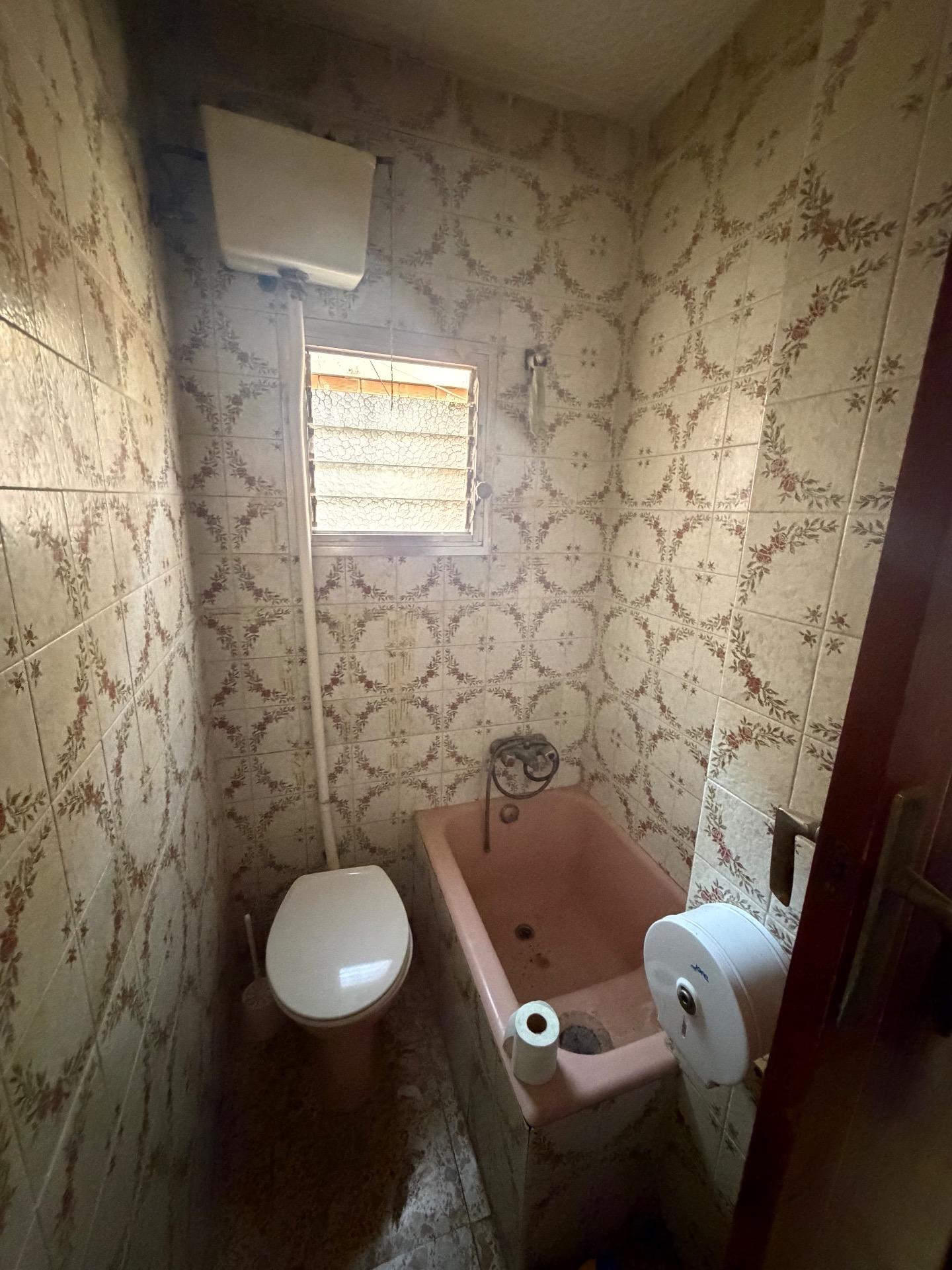 4 Bed, 1 Bath, ApartmentFor Sale, Almoradi, Alicante