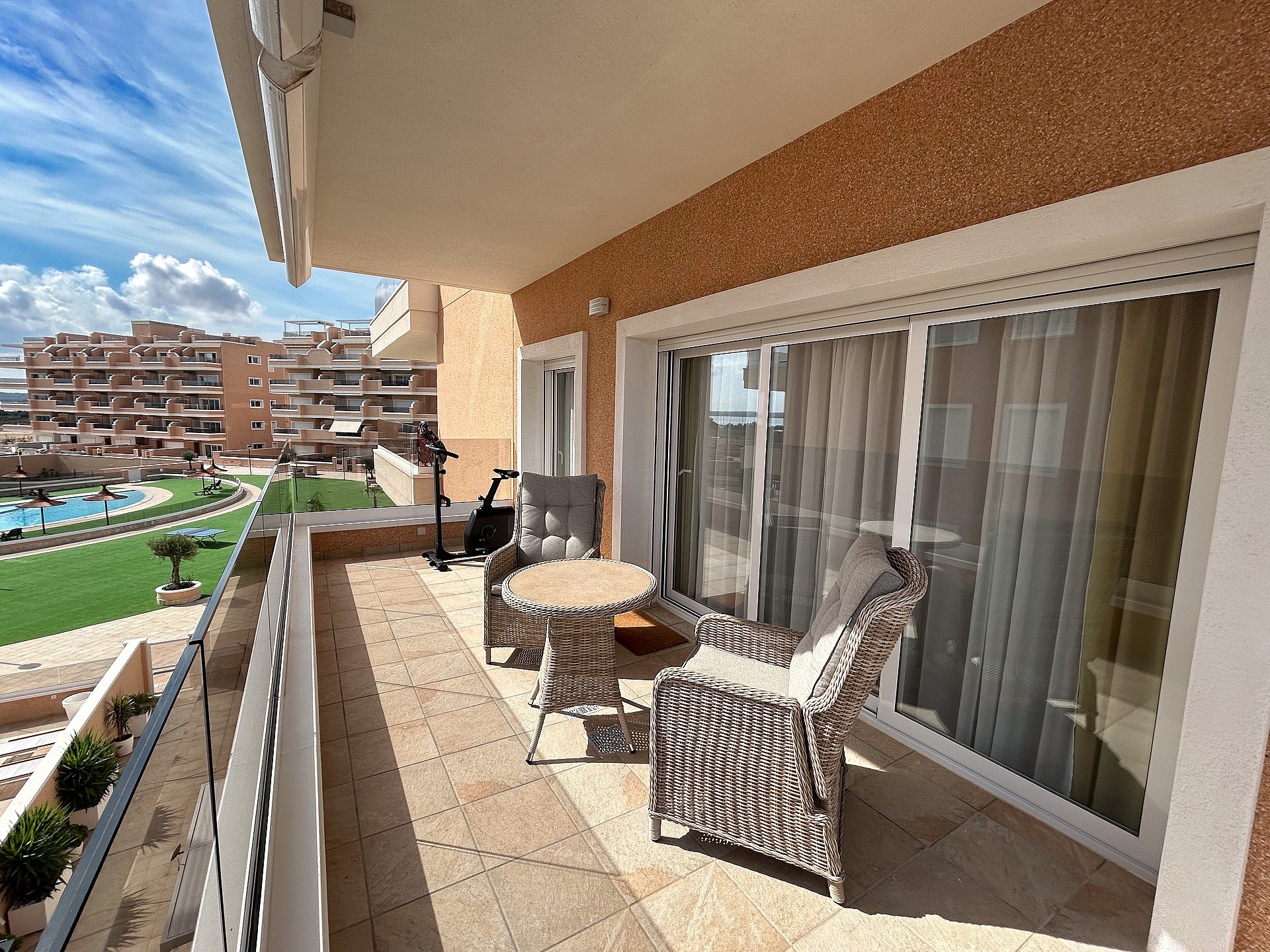 3 Bed, 2 Bath, ApartmentFor Sale, El Raso, Alicante