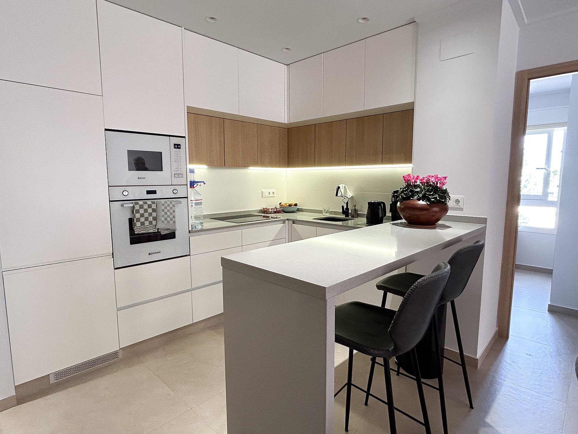 3 Bed, 2 Bath, ApartmentFor Sale, El Raso, Alicante