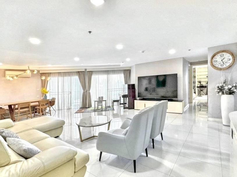 3 Bath, ApartmentFor Sale, Huai Khwang, Bangkok