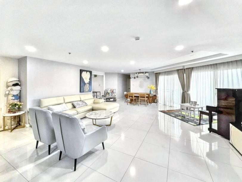 3 Bath, ApartmentFor Sale, Huai Khwang, Bangkok