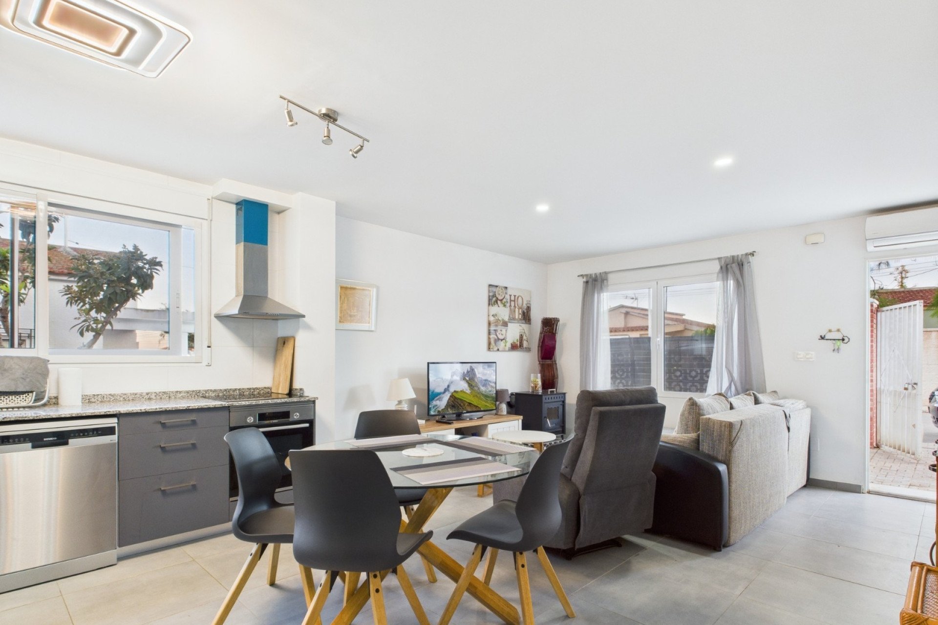 2 Bed, 2 Bath, HouseFor Sale, El Carmoli, Murcia