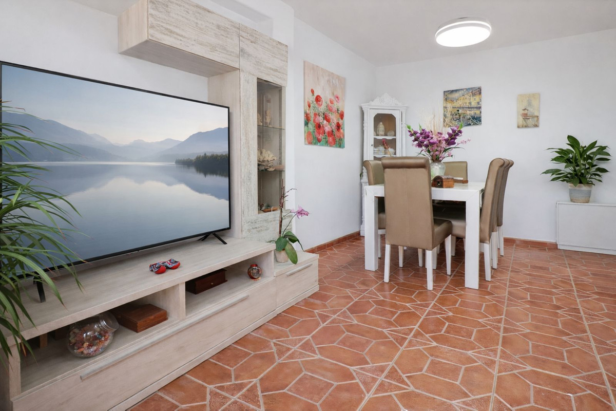 3 Bed, 1 Bath, ApartmentFor Sale, Estepona, Malaga