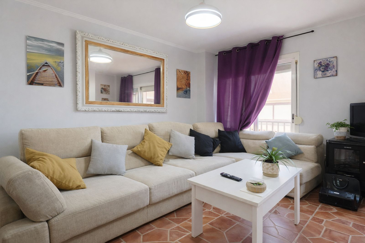 3 Bed, 1 Bath, ApartmentFor Sale, Estepona, Malaga