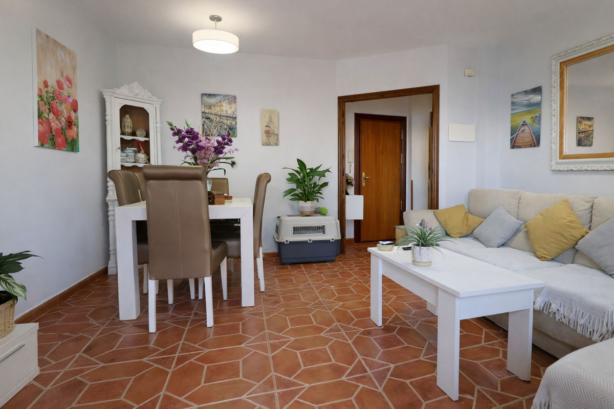 3 Bed, 1 Bath, ApartmentFor Sale, Estepona, Malaga