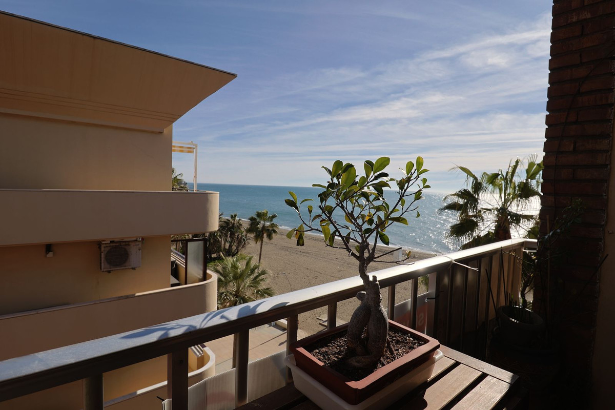 3 Bed, 1 Bath, ApartmentFor Sale, Estepona, Malaga