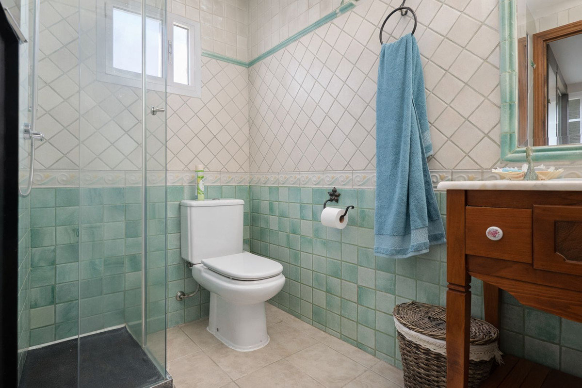 3 Bed, 1 Bath, ApartmentFor Sale, Estepona, Malaga