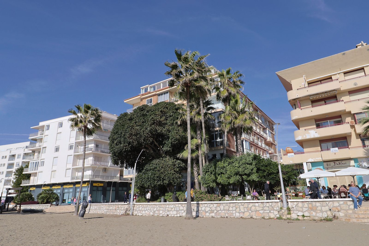 3 Bed, 1 Bath, ApartmentFor Sale, Estepona, Malaga