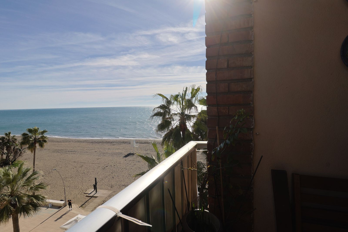 3 Bed, 1 Bath, ApartmentFor Sale, Estepona, Malaga