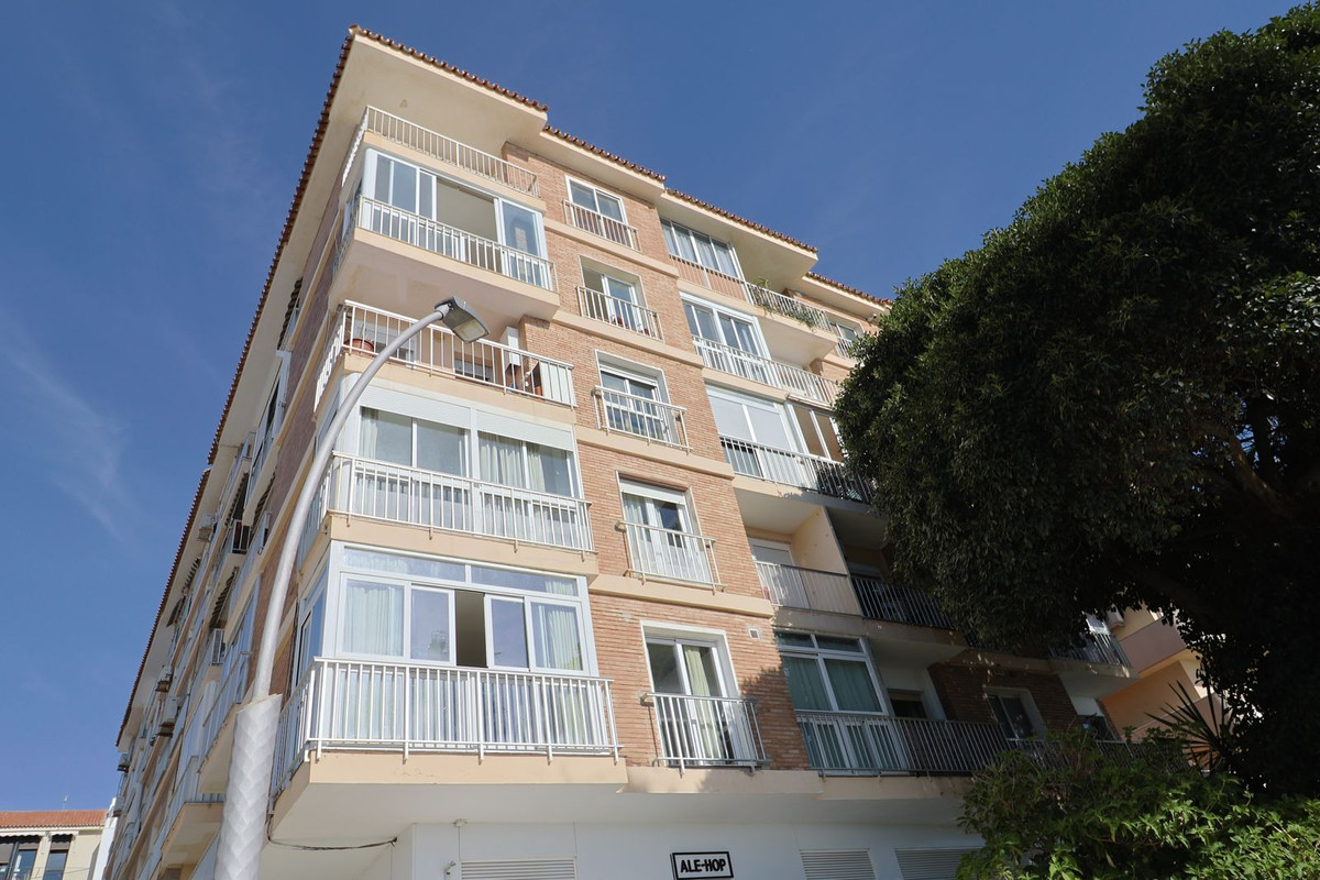 3 Bed, 1 Bath, ApartmentFor Sale, Estepona, Malaga