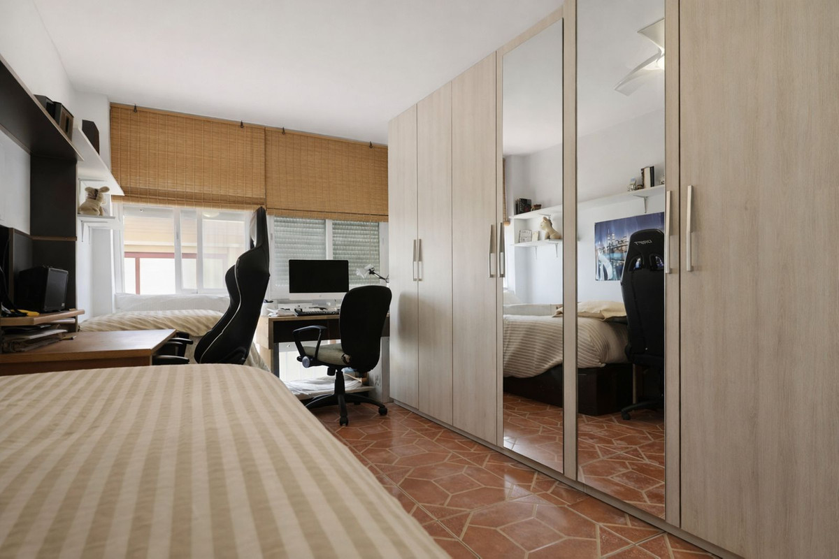 3 Bed, 1 Bath, ApartmentFor Sale, Estepona, Malaga