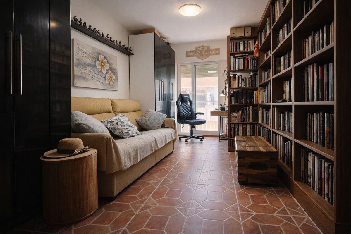 3 Bed, 1 Bath, ApartmentFor Sale, Estepona, Malaga