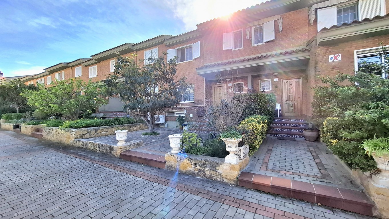 3 Bed, 2 Bath, HouseFor Sale, Albir, Alicante