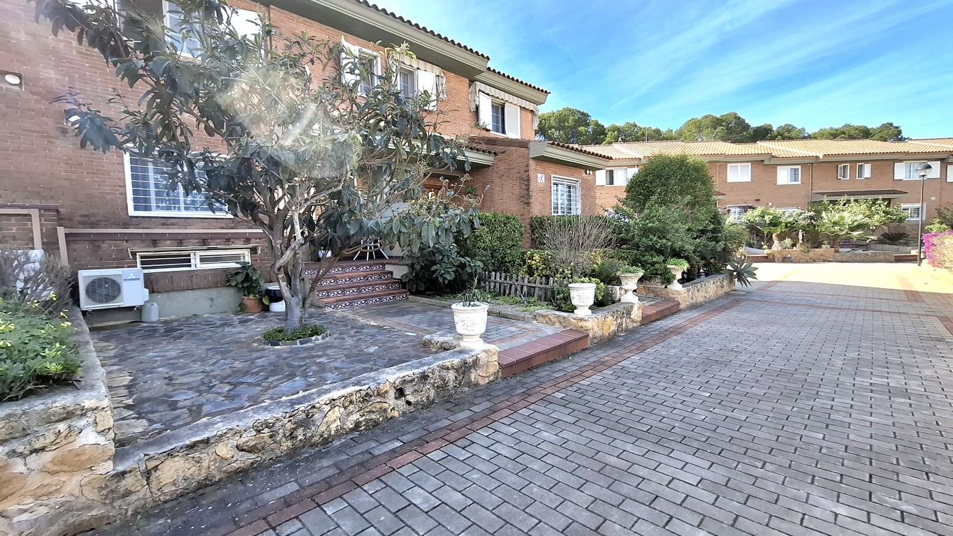 3 Bed, 2 Bath, HouseFor Sale, Albir, Alicante