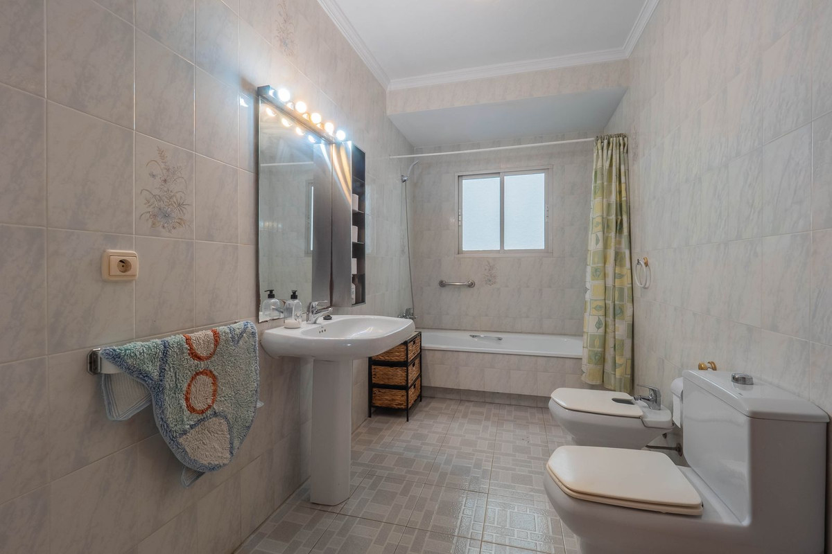 Alhaurin el Grande, Malaga, 5 Bedrooms Bedrooms, ,2 BathroomsBathrooms,For Sale,R5306755