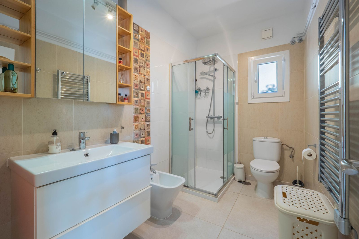 Vélez-Málaga, Malaga, 5 Bedrooms Bedrooms, ,2 BathroomsBathrooms,For Sale,R5315218