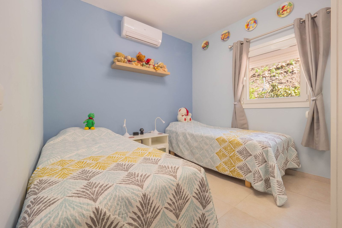 Vélez-Málaga, Malaga, 5 Bedrooms Bedrooms, ,2 BathroomsBathrooms,For Sale,R5315218