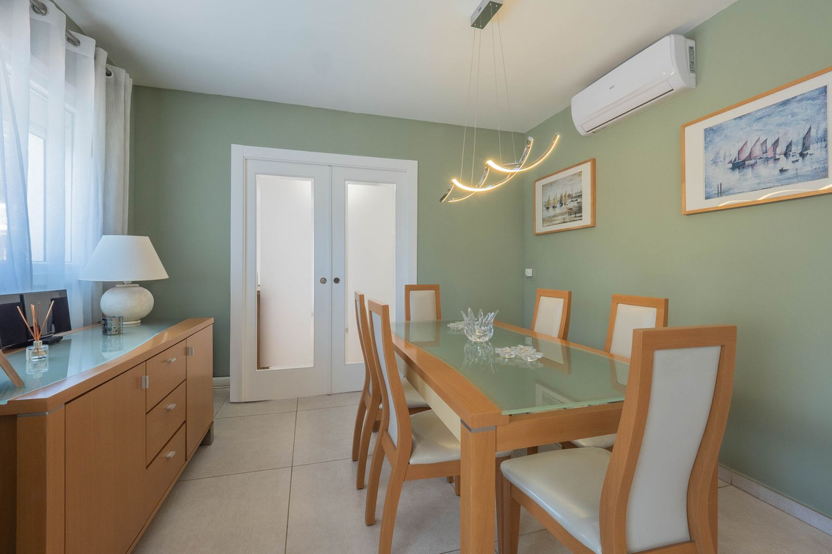 Vélez-Málaga, Malaga, 5 Bedrooms Bedrooms, ,2 BathroomsBathrooms,For Sale,R5315218