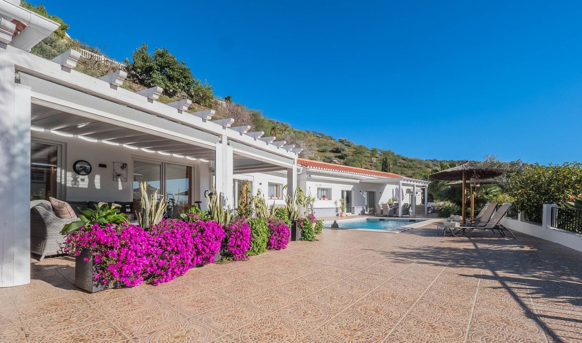 Vélez-Málaga, Malaga, 5 Bedrooms Bedrooms, ,2 BathroomsBathrooms,For Sale,R5315218