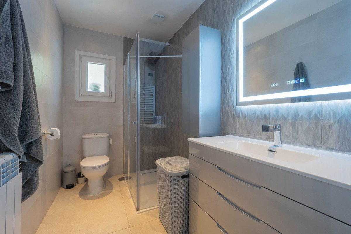 Vélez-Málaga, Malaga, 5 Bedrooms Bedrooms, ,2 BathroomsBathrooms,For Sale,R5315218