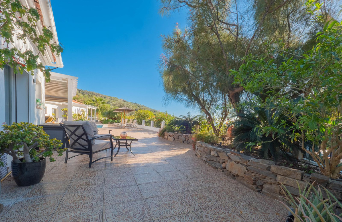 Vélez-Málaga, Malaga, 5 Bedrooms Bedrooms, ,2 BathroomsBathrooms,For Sale,R5315218