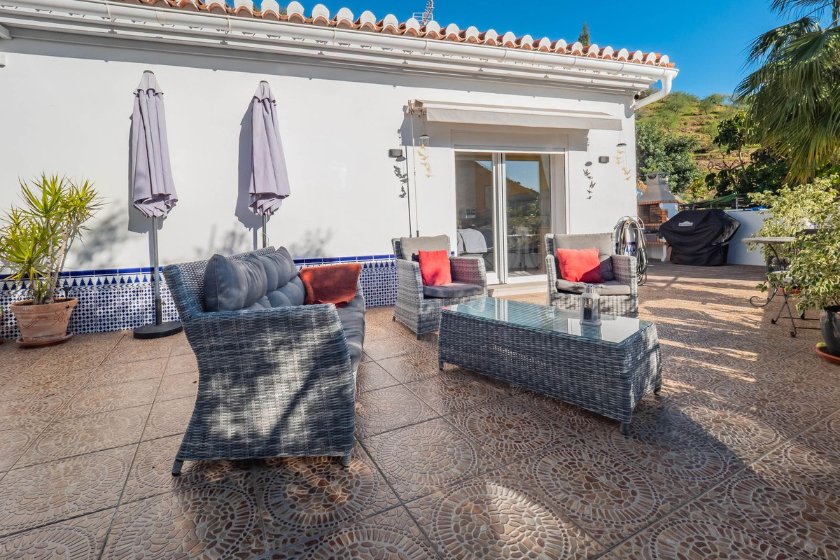 Vélez-Málaga, Malaga, 5 Bedrooms Bedrooms, ,2 BathroomsBathrooms,For Sale,R5315218