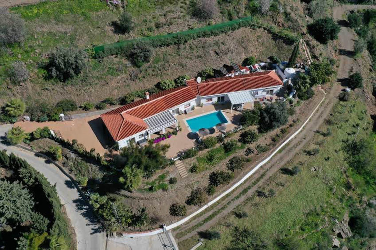 Vélez-Málaga, Malaga, 5 Bedrooms Bedrooms, ,2 BathroomsBathrooms,For Sale,R5315218