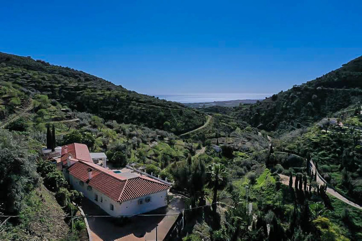 Vélez-Málaga, Malaga, 5 Bedrooms Bedrooms, ,2 BathroomsBathrooms,For Sale,R5315218