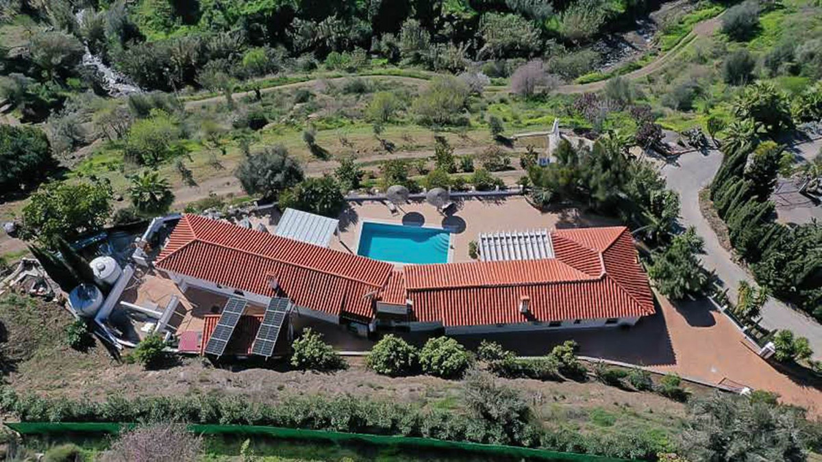 Vélez-Málaga, Malaga, 5 Bedrooms Bedrooms, ,2 BathroomsBathrooms,For Sale,R5315218