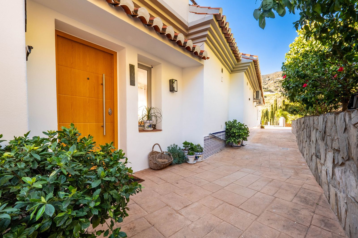 Vélez-Málaga, Malaga, 5 Bedrooms Bedrooms, ,2 BathroomsBathrooms,For Sale,R5315218