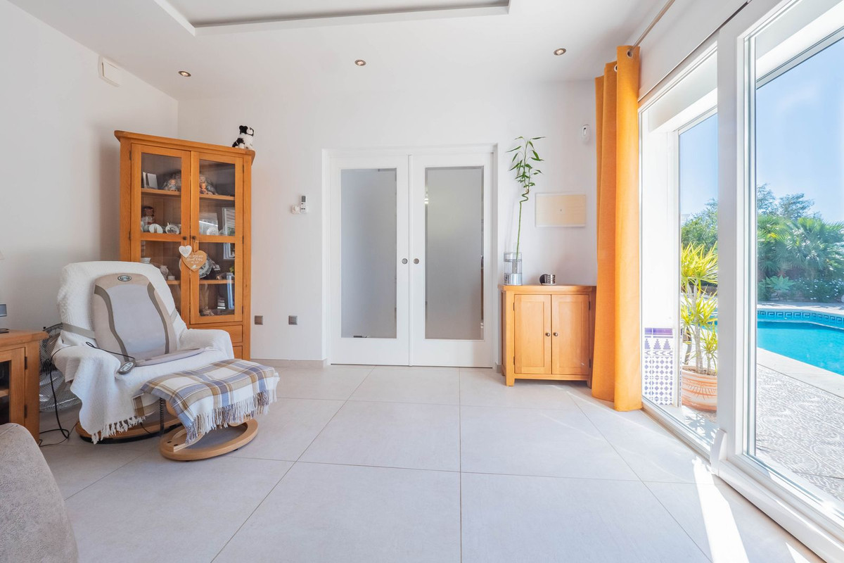 Vélez-Málaga, Malaga, 5 Bedrooms Bedrooms, ,2 BathroomsBathrooms,For Sale,R5315218