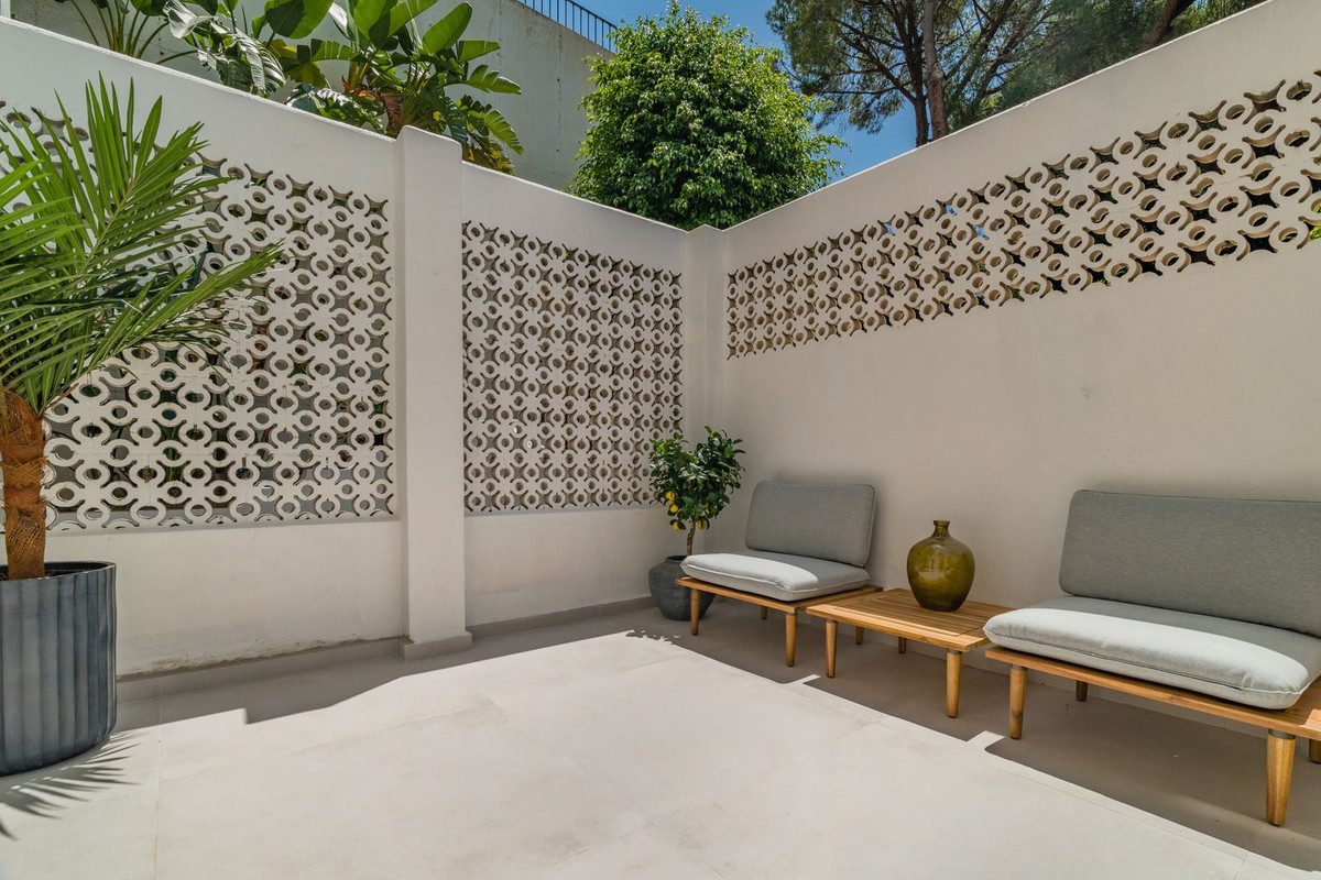 3 Bed, 2 Bath, ApartmentFor Sale, La Quinta, Malaga