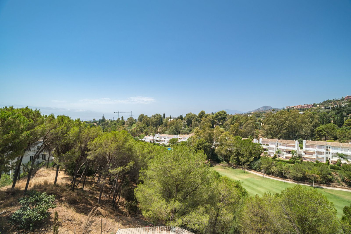 3 Bed, 2 Bath, ApartmentFor Sale, La Quinta, Malaga
