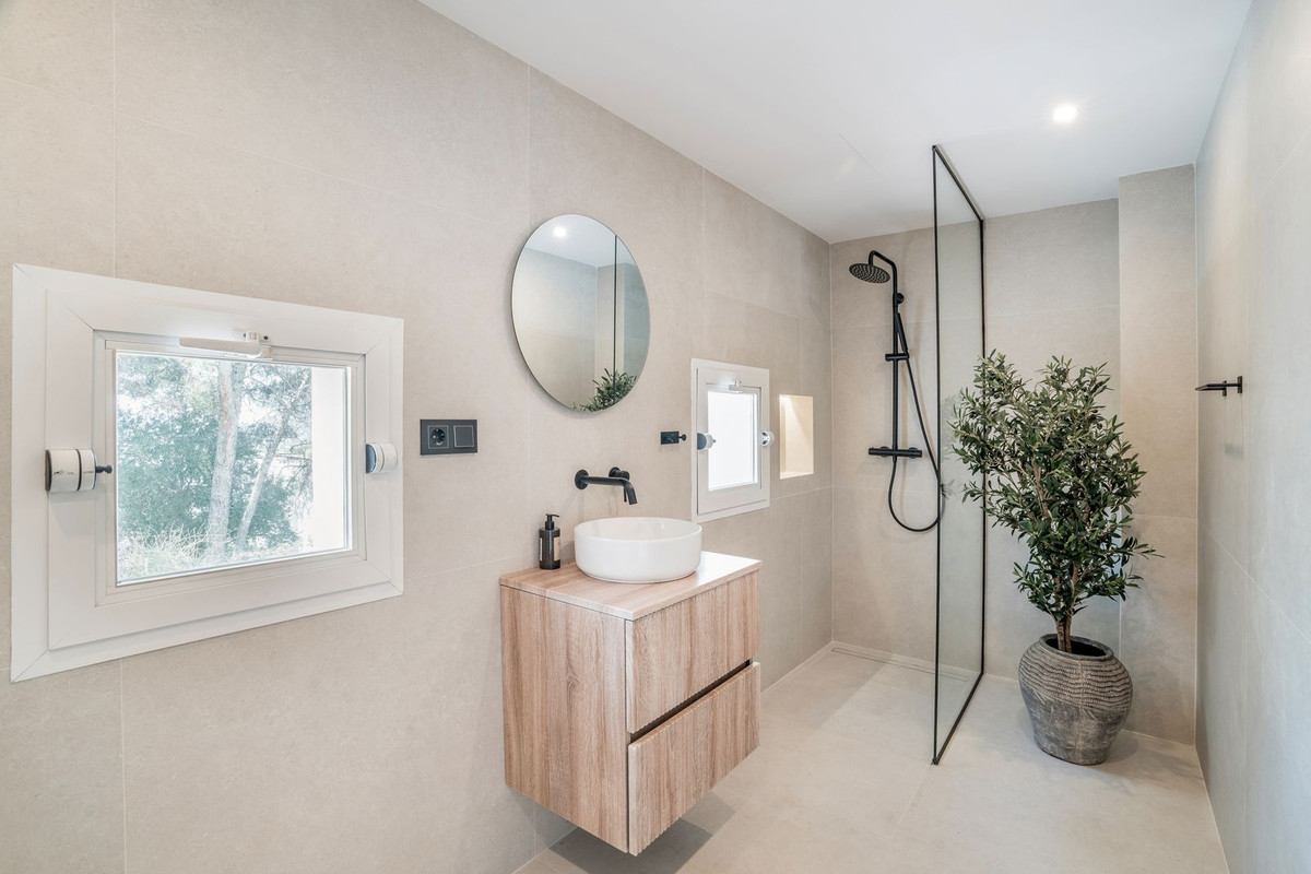 3 Bed, 2 Bath, ApartmentFor Sale, La Quinta, Malaga