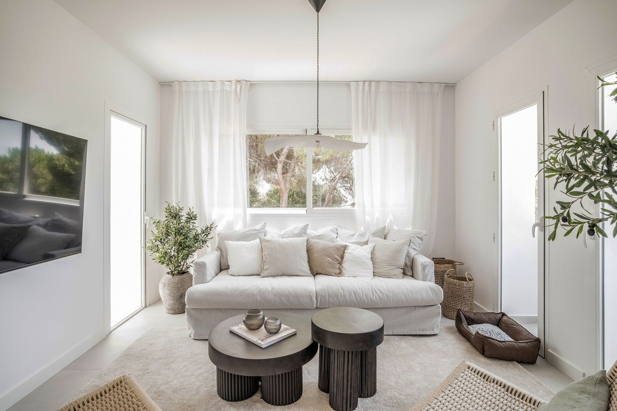 3 Bed, 2 Bath, ApartmentFor Sale, La Quinta, Malaga