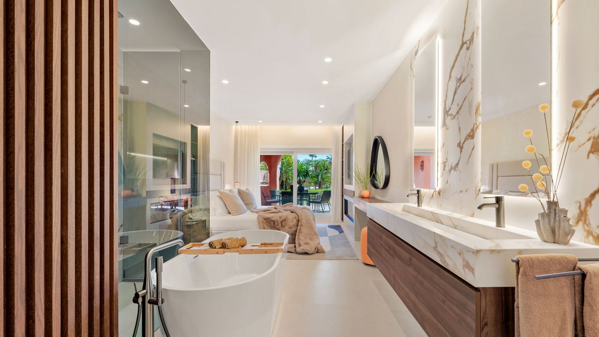 3 Bed, 3 Bath, ApartmentFor Sale, New Golden Mile, Malaga