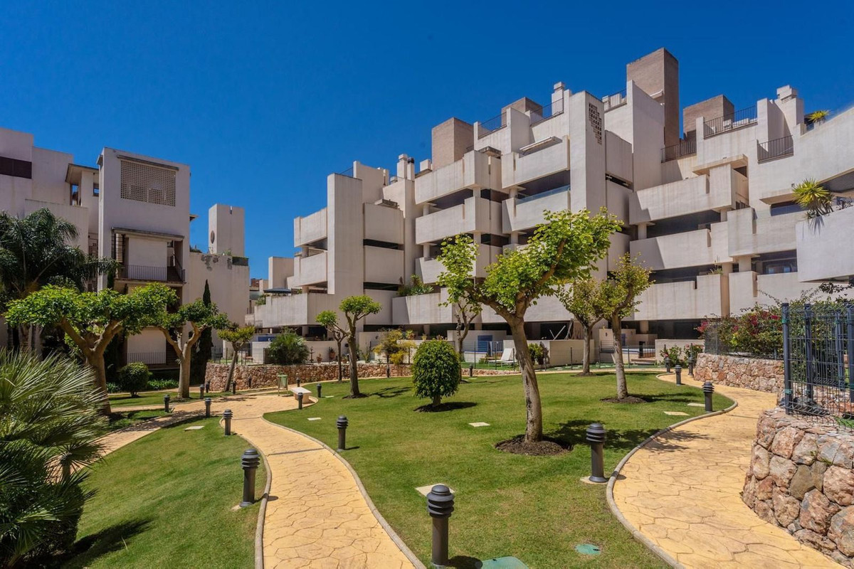 2 Bed, 2 Bath, ApartmentFor Sale, Estepona, Malaga