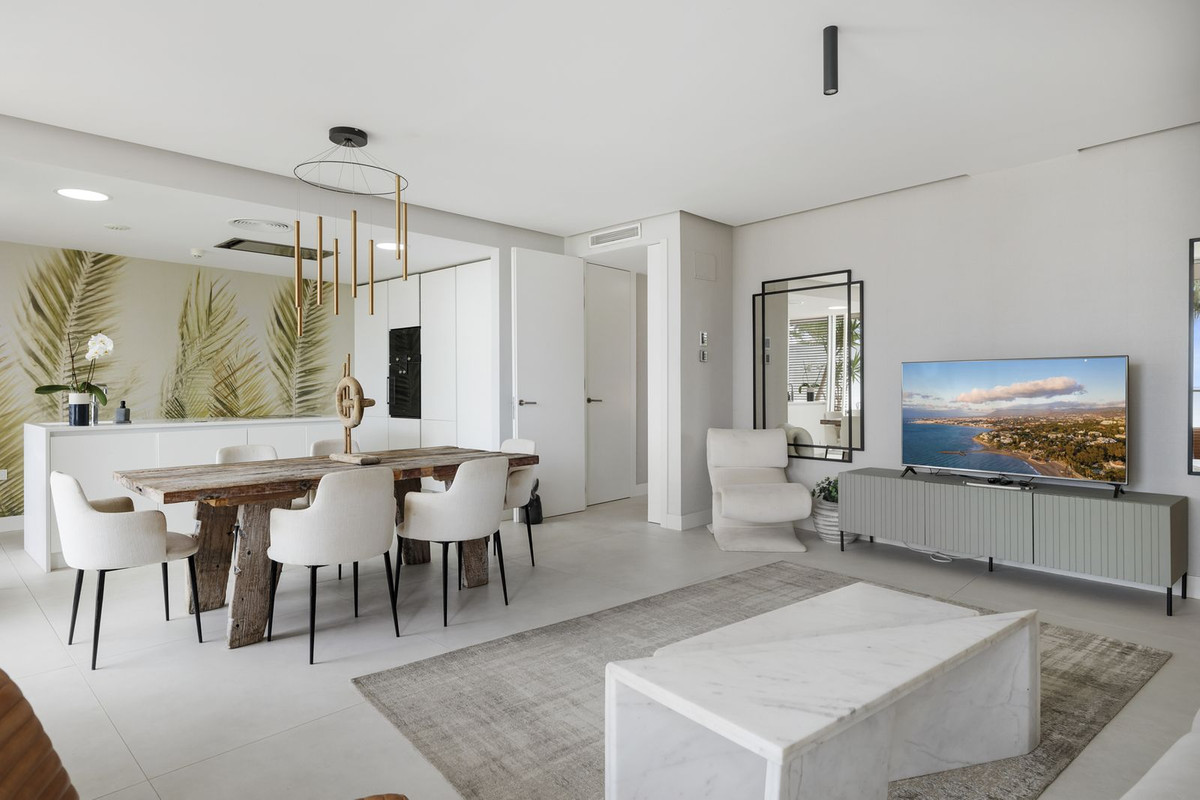 3 Bed, 2 Bath, ApartmentFor Sale, Estepona, Malaga