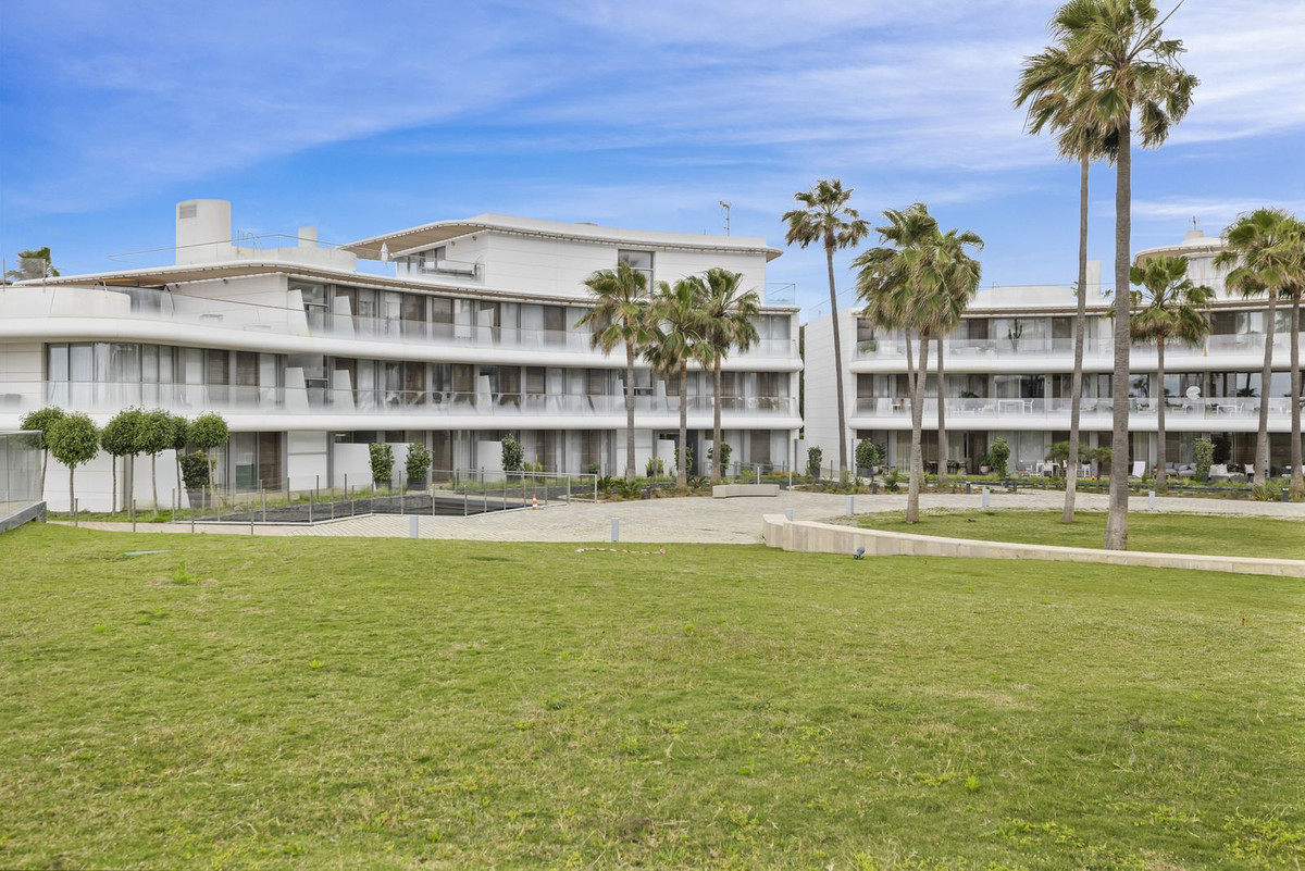 3 Bed, 2 Bath, ApartmentFor Sale, Estepona, Malaga